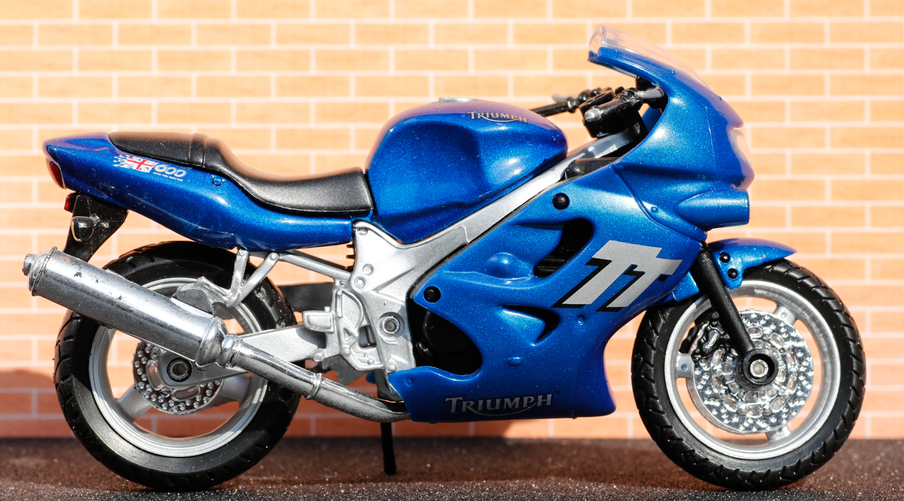 Welly Triumph TT600